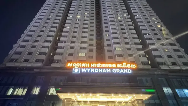 អ្នកជំនាញ​