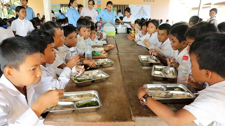 ឯកឧត្តម ហង់ជួន ណារ៉ុន ៖ កម្មវិធីផ្តល់អាហារតាមសាលារៀន គឺជា​យន្តការសង្គមគាំទ្រដល់ការសិក្សា សុខភាព និង​អាហារូបត្ថម្ភរបស់សិស្ស