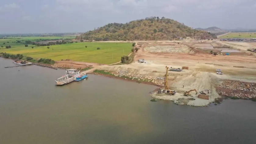 កំពង់ផែ​ពហុបំណង​ និងមណ្ឌលភស្តុ...