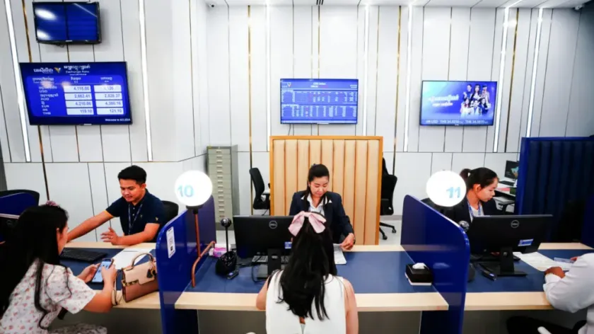 ធនាគារធំៗនៅកម្ពុជាឈរជើងយ៉ាងរឹង...