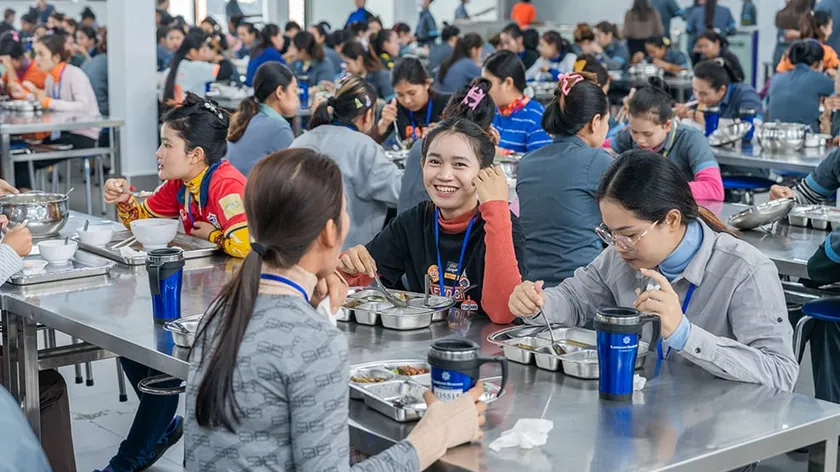 ចំនួនបុគ្គលិកបម្រើការក្នុងតំបន...