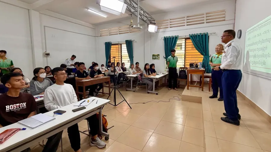 សិស្សត្រៀមប្រឡងថ្នាក់ទី១២ ៖ កម្មវិធី Live Teaching ជួយបង្កើនឱកាសប្រឡងជាប់