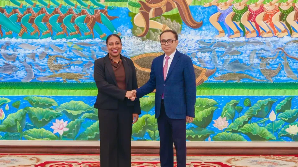 អ្នកជំនាញមើលឃើញថា ទំនាក់ទំនងទេ...