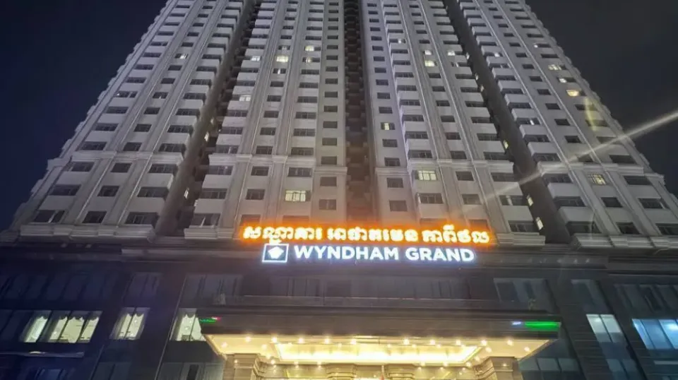 អ្នកជំនាញ​មើលឃើញថា​ អគារ​ពាណិជ...