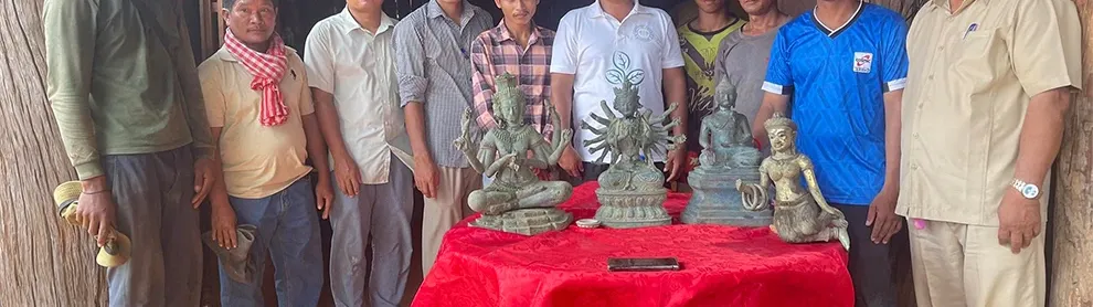 Image for article: ពលរដ្ឋប្រទះ​ឃើញ​បដិមាករ ៤ អង្គ កប់​​ដី​ក្នុង​ចម្ការ​ស្វាយចន្ទីខេត្ត​កំពង់​ធំ