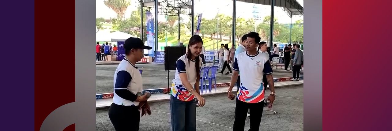 កីឡាការិនីជម្រើសជាតិវ៉ូវីណាមកម្ពុជា ពៅ សុខា ៖ កីឡាប៊ូល និង ប៉េតង់មិនមែនប្រើតែកម្លាំងបាយទេ គឺប្រើការគិតខ្ពស់ និងការផ្ដោតអារម្មណ៍ - Article Thumbnail