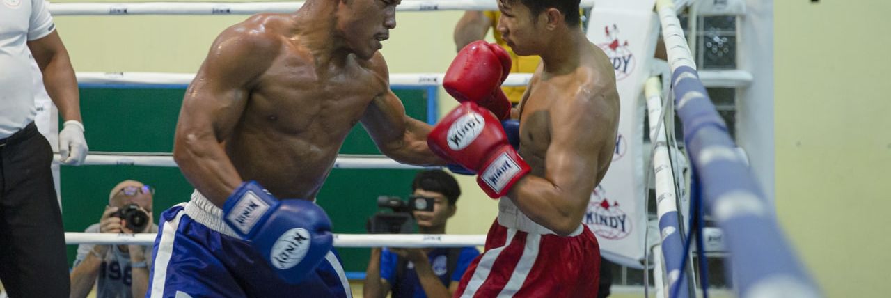 អ្នកប្រដាល់ ហ៊ុន គឹមហៀង ទទូចមិត្តរួមអាជីពប្រឹងហាត់ឱ្យជាប់លាប់ កុំចាំតែមានការប្រកួត បានខំប្រឹង - Article Thumbnail