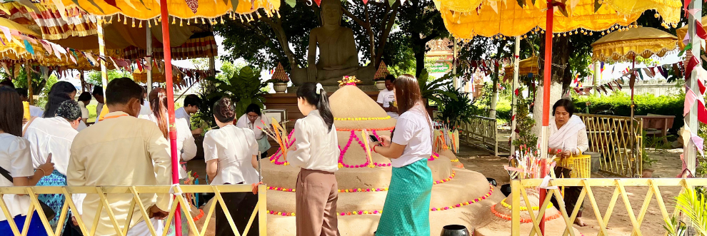 ការពូនភ្នំខ្សាច់ មានទាំងអត្ថន័យក្នុងជំនឿសាសនា បានទាំងប្រយោជន៍ដល់ទីសាធារណៈ - Main Article Image