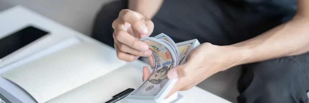 ទើបបើកប្រាក់ខែថ្មីៗ គួរដឹងពីតិចនិកចំណាយ ការពារចាយអស់សល់ថ្ងៃ - Main Article Image