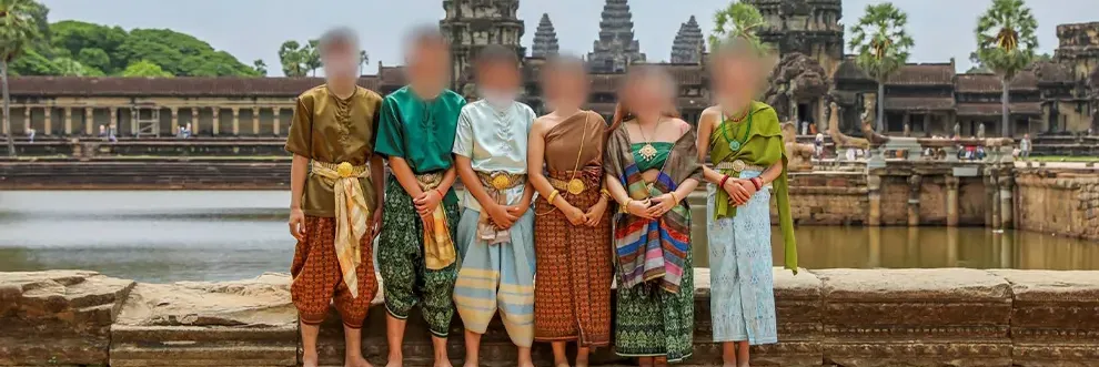 ក្រសួង​ប្រើធម៌​ក្ដៅដល់​​អាជីវករ​ជួល​ឈុត​បុរាណ​ច្នៃ​ខុស​ទម្រង់​ដើម និង​ការប្រើកំណាត់សម្លៀកបំពាក់​​ថៃ - Main Article Image