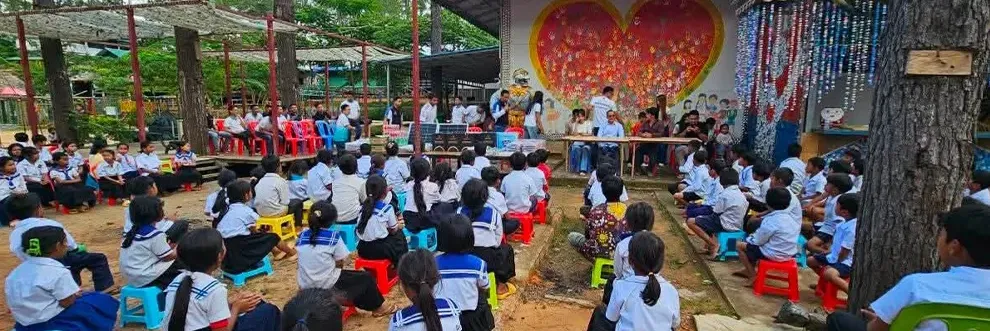 ទី​បំផុត​ផ្ទះ​ស្នាក់​របស់​លោកគ្រូអ្នកគ្រូបង្រៀននៅសាលា​ដូង ​​មិន​មាន​ការ​រុះរើ ថែម​ទាំងទទួលបានការ​ឧបត្ថម្ភ​ពី​រដ្ឋាភិបាល - Main Article Image