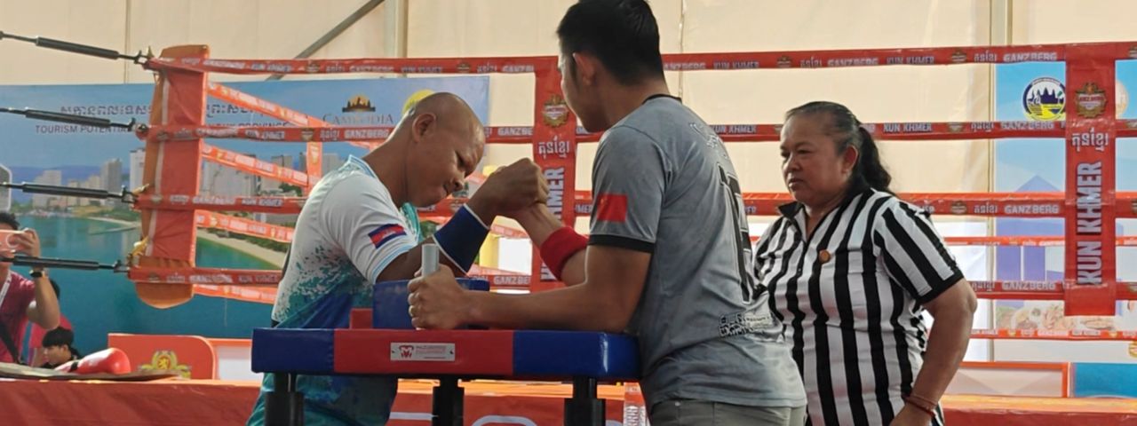 Image for article: កីឡាចំបាប់កាច់ដៃ ទាក់ទាញមហាជន និងភ្ញៀវទេសចរយ៉ាងខ្លាំង ក្នុង «ព្រឹត្តិការណ៍កីឡាទេសចរណ៍រដូវកាលបៃតង» នៅខេត្តព្រះសីហនុ