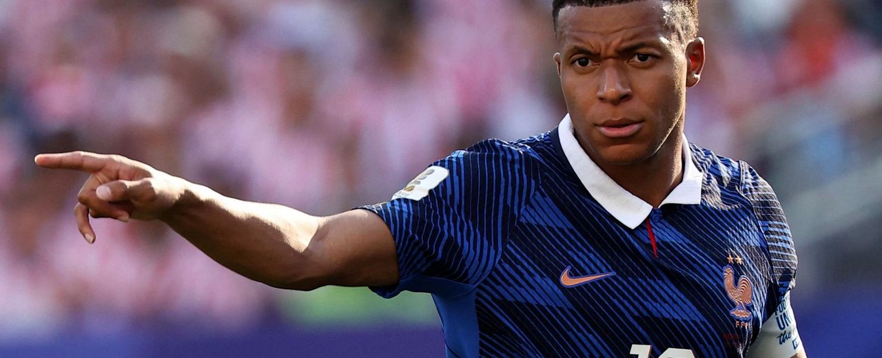 Mbappe ឡើងកម្ដៅក្រៅទីលានជាមួយអ្នកនយោបាយប៉ារ៉ាហ្កាយម្នាក់ដែលប្រើភាសាមិនសមរម្យមកលើរូបគេ