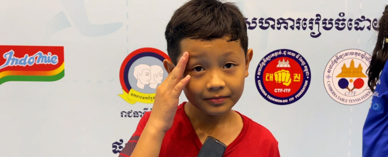 មាឌល្អិតចិត្តធំ! កុមារា ឃូ ស៊ុនស៊ីញ វ័យ១០ឆ្នាំ តាំងចិត្តខ្ពស់ចង់ដើរតាមគន្លងធ្លាឪពុក ក្លាយជាកីឡាករជម្រើសជាតិវាយកូនឃ្លីលើតុ