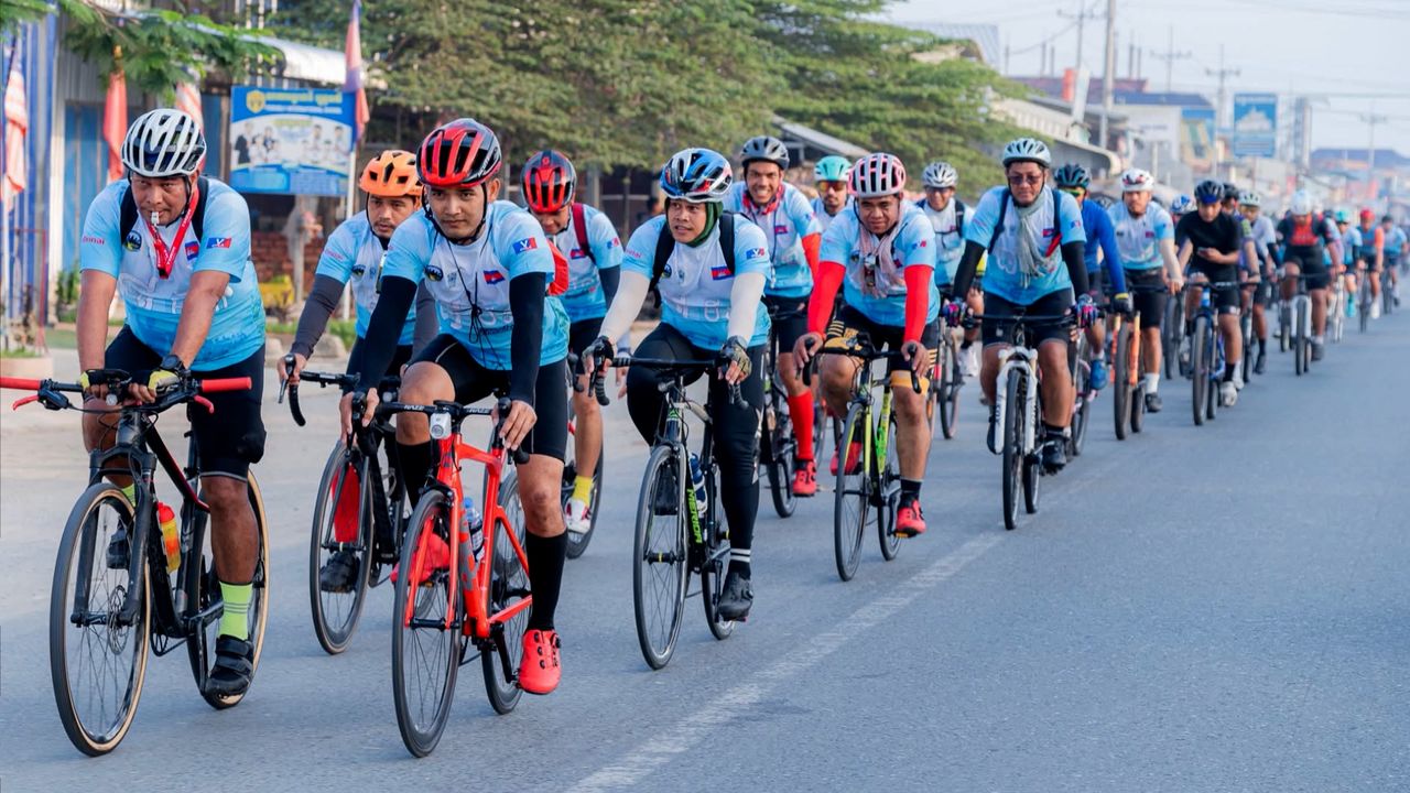 លើសពីការកម្សាន្ត! ព្រឹត្តិការណ៍ជិះកង់ភ្នំពេញ-តាកែវ ក្នុងចម្ងាយ ផ្លូវ ៧៨គីឡូម៉ែត្រ បង្ហាញពីសាមគ្គីភាព និងសកម្មភាពមនុស្សធម៌ដល់កុមារខ្វះខាត