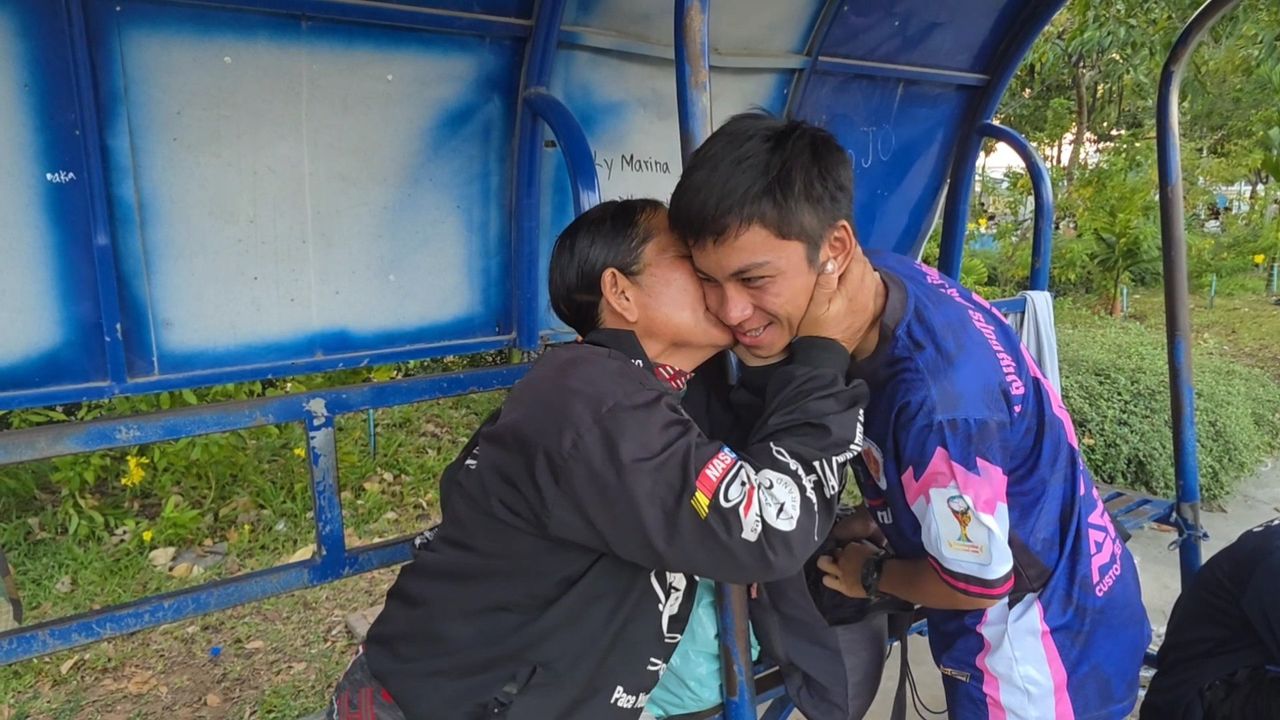 ម្ដាយយុវជន សួន សុខាបញ្ញា របស់ក្រុមច្បារអំពៅសង្ឃឹមឃើញកូនប្រុសបង្ហាញខ្លួនលើវាលស្មៅស្តាតអូឡាំពិក ផ្ដាច់ព្រ័ត្រជើងឯកវិទ្យាល័យ