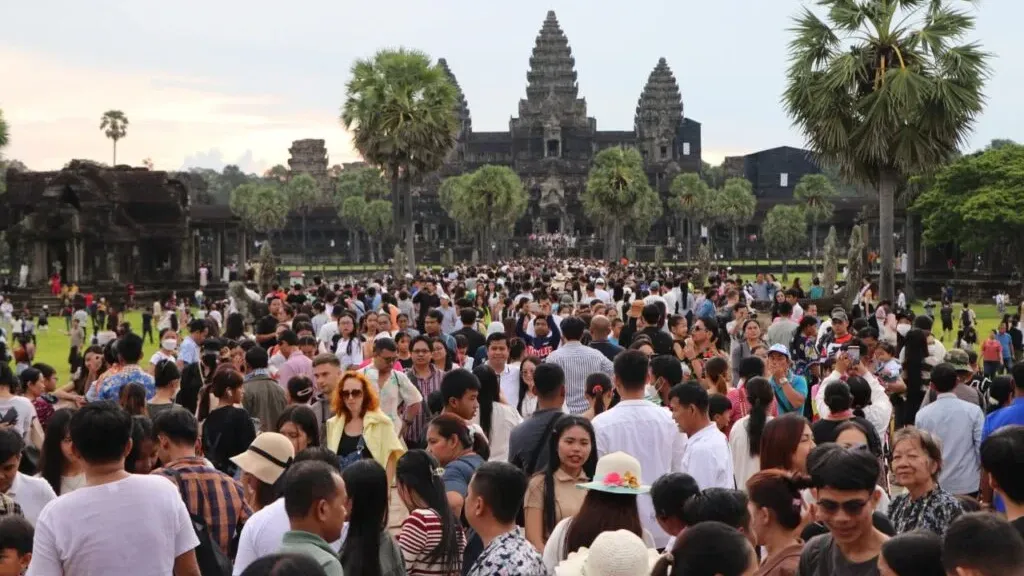 ប្រាសាទអង្គរវត្តជាប់ចំណាត់ថ្នា...