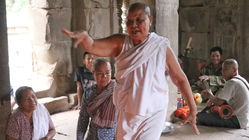 អ្នក​ស្រុក​អង្គរ​រៀប​ពិធី «ឡើង​អ្នក​តា និង​បញ្ជូន​អ្នក​តា​ឡើង​គោក» ​ដល់​សព្វ​ថ្ងៃដ្បិតចង់បន្តអភិរក្ស