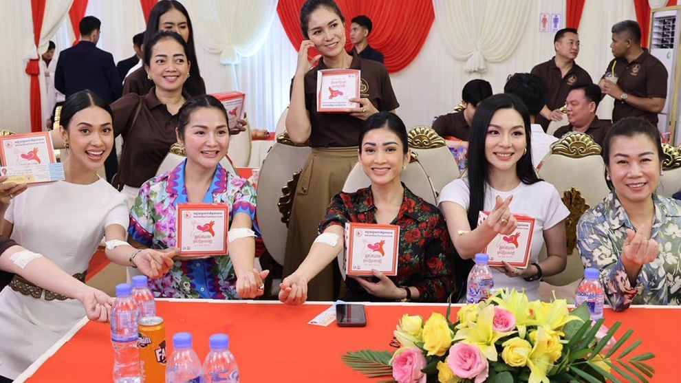 លោកជំទាវអ្នកឧកញ៉ា ម៉ៅ ចំណាន ឆ្លើយ​តបចំៗ ក្រោយមានគេសួរថា "សមាគមសិល្បករខ្មែរកំពុងកសាងអ្វី"?