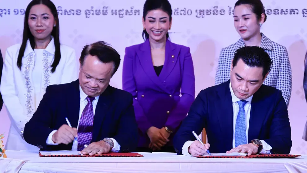 គិតគូរដិតដល់! ប្រធានសមាគមសិល្បករខ្មែរ ចុះ MOU ជាមួយមន្ទីរពេទ្យអឃីត ដើម្បីលើកកម្ពស់សុខុមាលភាពសិល្បករ