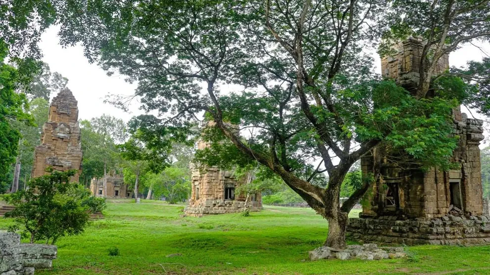 ទិដ្ឋភាពប្រវត្តិសាស្ត្រ! ប្រាសាទសួរព្រ័ត្រឬប្រាសាទនាង១២ មានទំនាក់ទំនងនឹងពិធីបុណ្យ តាំងតុ របស់ខ្មែរ