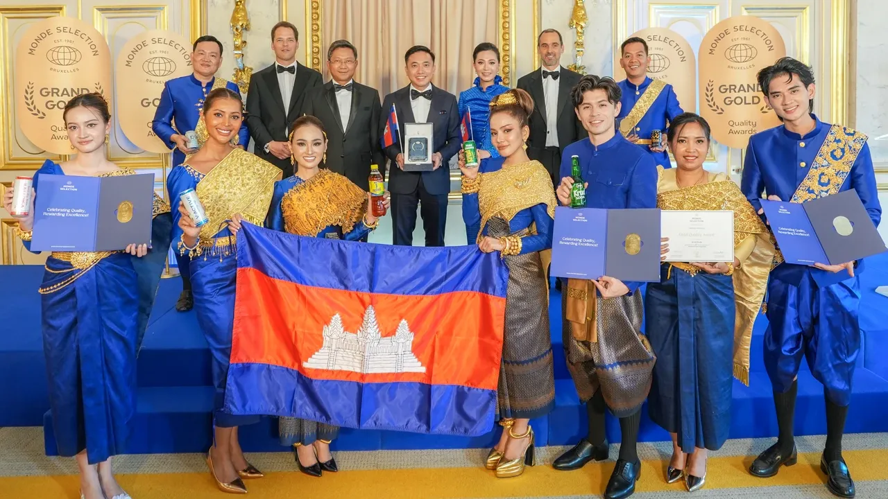 ក្រុមហ៊ុន វឌ្ឍនៈ នាំមោទនភាពកម្ពុជាទៅកាន់ប៉ារីស ទទួលមេដាយមាស២៣ ពានពេជ្រ៤ និងបង្ហាញសម្រស់វប្បធម៌ខ្មែរលើឆាកអន្តរជាតិ
