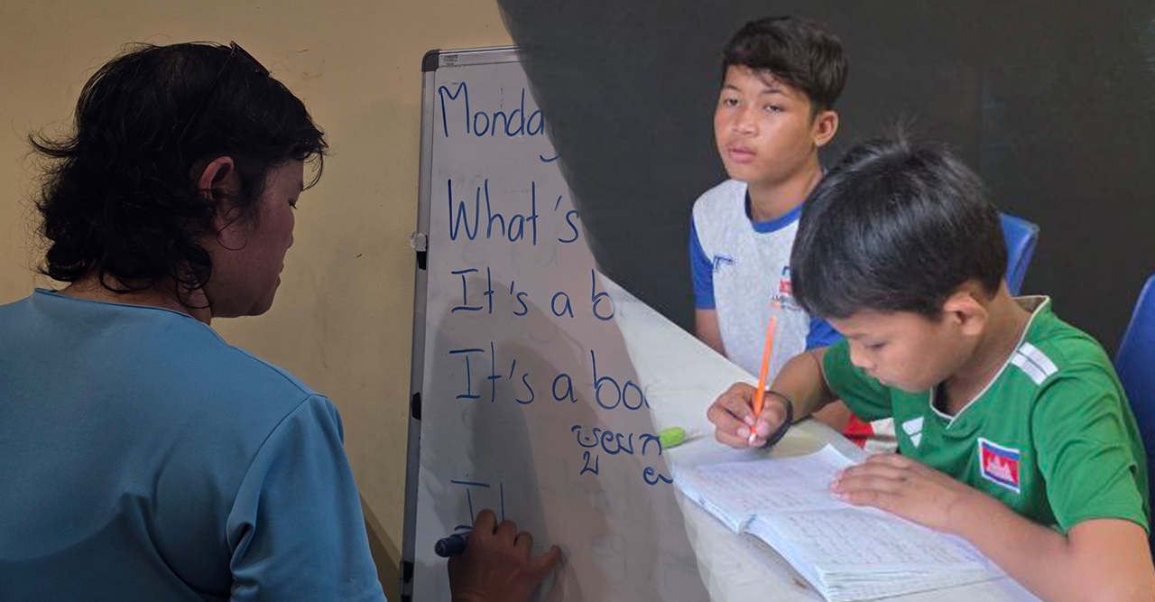 ឆ្លៀតពីការជូនកូនហ្វឹកហាត់រាល់ថ្ងៃ អ្នកស្រី ជីវ គីមហ៊ាន់ ស្ម័គ្រចិត្ត បង្រៀនភាសាអង់គ្លេសដល់យុវជនថ្នាលប្រដាល់សកលនៅស្តាតអូឡាំពិកដោយឥតគិតថ្លៃ