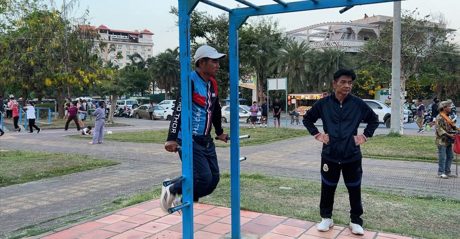 លោក រត័្ន ប៊ុនថន មានវ័យ៥៤ឆ្នាំ