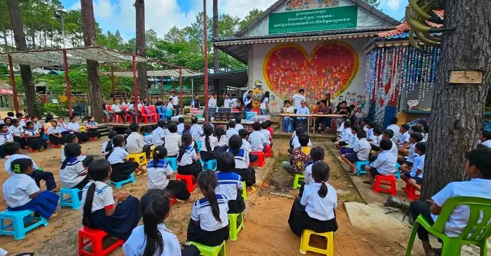 ទី​បំផុត​ផ្ទះ​ស្នាក់​របស់​លោកគ្រូអ្នកគ្រូបង្រៀននៅសាលា​ដូង ​​មិន​មាន​ការ​រុះរើ ថែម​ទាំងទទួលបានការ​ឧបត្ថម្ភ​ពី​រដ្ឋាភិបាល