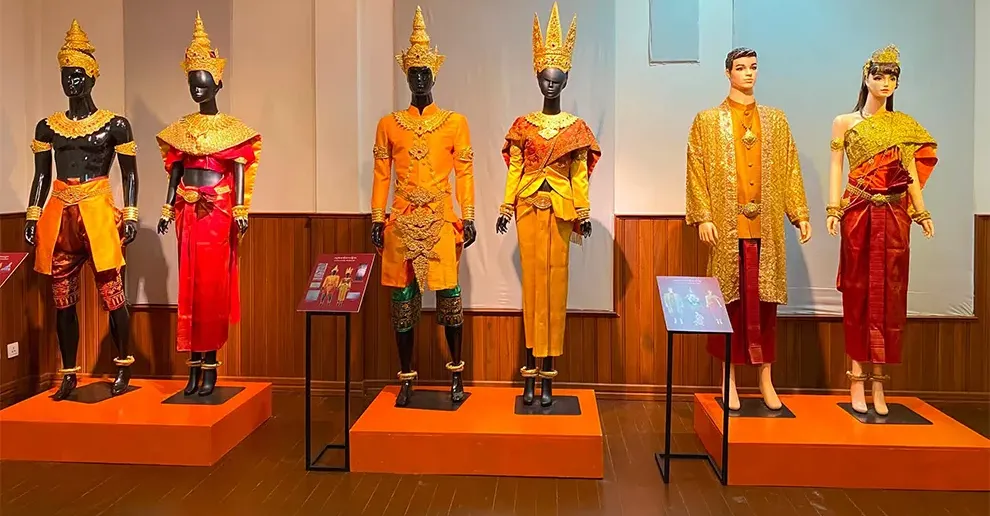 ទៅ​សៀមរាប​កុំ​ភ្លេច​ចូល​មើល​ពិព័រណ៍​សំលៀកបំពាក់​ប្រពៃណី​បុរាណ​ខ្មែរ សម្រាប់ភ្ញៀវ​ខ្មែរ​ ១ពាន់​រៀល​ប៉ុណ្ណោះ
