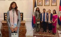កុយ អេនណា បង្ហាញ​វត្តមាន​ក្នុង​ពិធី​ផ្លូវ​ការ​មួយនៅបារាំង ​​ប្រមូល​ផ្ដុំ​ដោយ​អ្នក​ការ​ទូត​ខ្មែរ-បរទេស