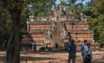 ស្ថាបត្យកម្ម​ផ្សារ​ភ្ជាប់​ប្រវត្តិសាស្ត្រ! ប្រាសាទភិមាន​អាកាស ធ្លាប់ជាកន្លែង «នាង​នាគ​ក្បាល​៩» រស់នៅ និងទីតម្កល់ សិវ​លិង្គ​មាស