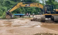 មាន​សុវត្ថិភាព​ហើយ! ទេសចរជាង ៥០០ នាក់ជាប់គាំងនៅខ្នងផ្សារ ត្រូវ​បាន​សង្គ្រោះ​ទាន់​ពេល​វេលា