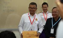 រដ្ឋមន្ត្រីក្រសួងអប់រំផ្ដល់អាហារូបករណ៍ដល់សិស្សទី១២ ដែលរស់នៅតាមបណ្ដាខេត្តថៃឈ្លានពាន