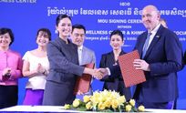 នៅ សុនិតា តំណាងសមាគមសិល្បករខ្មែរ ចុះ MoU ជាមួយ រ៉ូយ៉ាល់គ្រុប វែលនេស សេនធើ ផ្តល់ជូនការគាំពារសុខុមាលភាពពិសេសជូនសិល្បករខ្មែរ