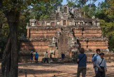ស្ថាបត្យកម្ម​ផ្សារ​ភ្ជាប់​ប្រវត្តិសាស្ត្រ! ប្រាសាទភិមាន​អាកាស ធ្លាប់ជាកន្លែង «នាង​នាគ​ក្បាល​៩» រស់នៅ និងទីតម្កល់ សិវ​លិង្គ​មាស