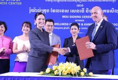 នៅ សុនិតា តំណាងសមាគមសិល្បករខ្មែរ ចុះ MoU ជាមួយ រ៉ូយ៉ាល់គ្រុប វែលនេស សេនធើ ផ្តល់ជូនការគាំពារសុខុមាលភាពពិសេសជូនសិល្បករខ្មែរ