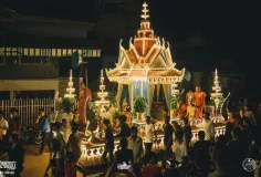 ប្រពៃណីបណ្ដែតប្រទីបអ្នកស្រុកអង្គរ បន្តថែដល់សព្វថ្ងៃលើទឹកដីសៀមរាប