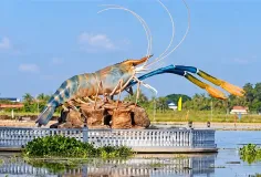 ឲ្យពិន្ទុប៉ុន្មាន? រូបសំណាក «បង្កងទឹកសាប» លេចចេញជារូបរាង លើទឹកដីខេត្តតាកែវ