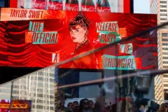 Taylor Swift ត្រូវគេប្ដឹងពីបទរំលោភលើកម្មសិទ្ធិបញ្ញា ចំពោះអាល់ប៊ុម "The Life of a Showgirl" - Article