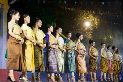 បវរកញ្ញាខ្មែរជាច្រើនរូបបង្ហាញម៉ូដសម្លៀកបំពាក់ស្បៃបុរាណខ្មែរ នាកម្មវិធី នគរសង្ក្រាន្ត - Article