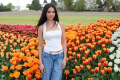 រឿន ណាត បង្អួតសម្រស់កណ្ដាលសួនផ្កាទូលីព នៅតែស្អាតមិនប្រែ - Article