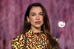 Dua Lipa ប្តឹងក្រុមហ៊ុន Samsung ទាមទារសំណង ១៥ លានដុល្លារ ជុំវិញការប្រើប្រាស់រូបភាពនាងលើប្រអប់ទូរទស្សន៍ - Article