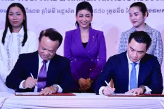 គិតគូរដិតដល់! ប្រធានសមាគមសិល្បករខ្មែរ ចុះ MOU ជាមួយមន្ទីរពេទ្យអឃីត ដើម្បីលើកកម្ពស់សុខុមាលភាពសិល្បករ - Article