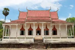 វិហារបុរាណអាយុកាល ១០០ ឆ្នាំ ស្ថិតក្នុងអារាមកំពង់ត្រឡាចលើ ខេត្តកំពង់ឆ្នាំង - Article