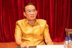 សិល្បករជើងចាស់ ធេន ណាន់ឌឿន ចង់រៀនជំនាញ ល្ខោននិយាយ ត្រូវខ្លាំង ទស្សនវិទ្យា សង្គមវិទ្យា ចិត្តវិទ្យា - Article