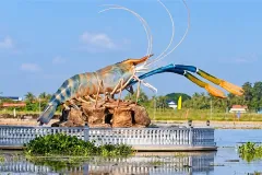 ឲ្យពិន្ទុប៉ុន្មាន? រូបសំណាក «បង្កងទឹកសាប» លេចចេញជារូបរាង លើទឹកដីខេត្តតាកែវ - Article