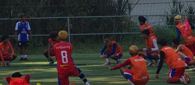 ក្រុមបាល់ទាត់វិទ្យាល័យ ជាស៊ីម សាមគ្គី បញ្ចូលល្បែងប្រជាប្រិយខ្មែរជាលំហាត់បង្កើនកម្លាំងកូនក្រុម