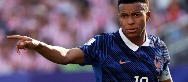Mbappe ឡើងកម្ដៅក្រៅទីលានជាមួយអ្នកនយោបាយប៉ារ៉ាហ្កាយម្នាក់ដែលប្រើភាសាមិនសមរម្យមកលើរូបគេ