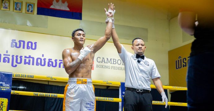 ទាន់នៅមានក្រុមហ៊ុនជួយឧបត្ថម្ភ អតីតកីឡាករប្រដាល់សកលលេចធ្លោកម្ពុជា ផល សុផាត ផ្ដាំសិស្សប្អូនប្រឹងប្រែងដើម្បីក្ដោបឱកាសនេះឱ្យជាប់